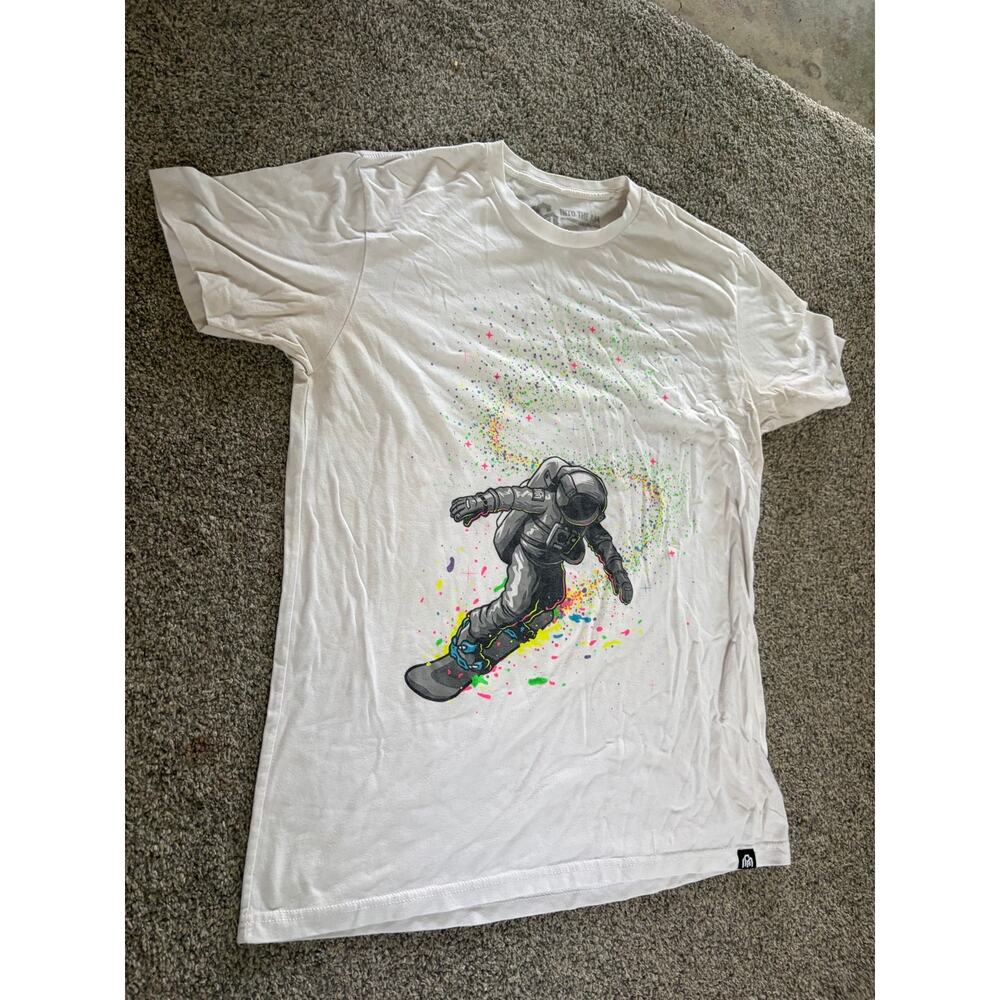 Into the AM mens large snowboarding astronaut shirt